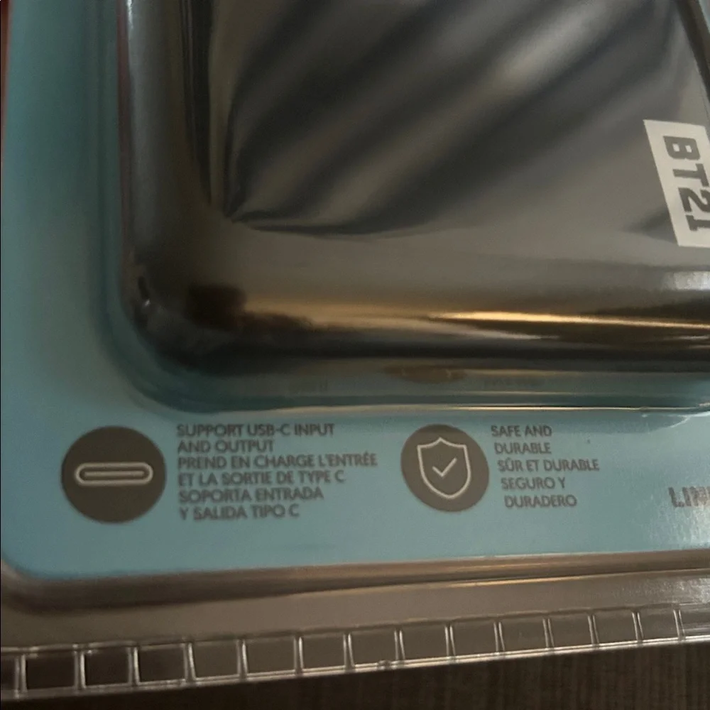 MINISO Line Friends BT21 10000mAh Ultra-thin Power Bank NWT